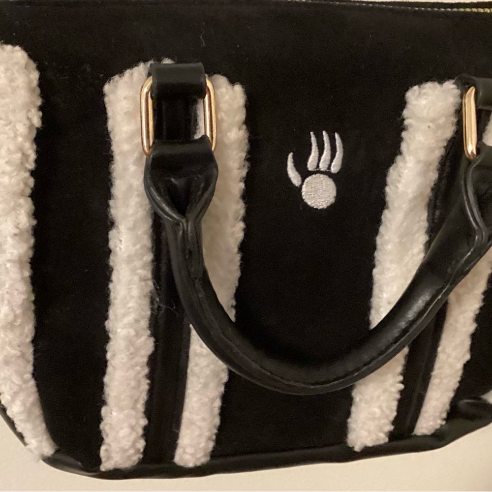 Women’s Bearpaw Purse